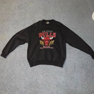 Abercrombie Chicago Bulls crewneck sweatshirt